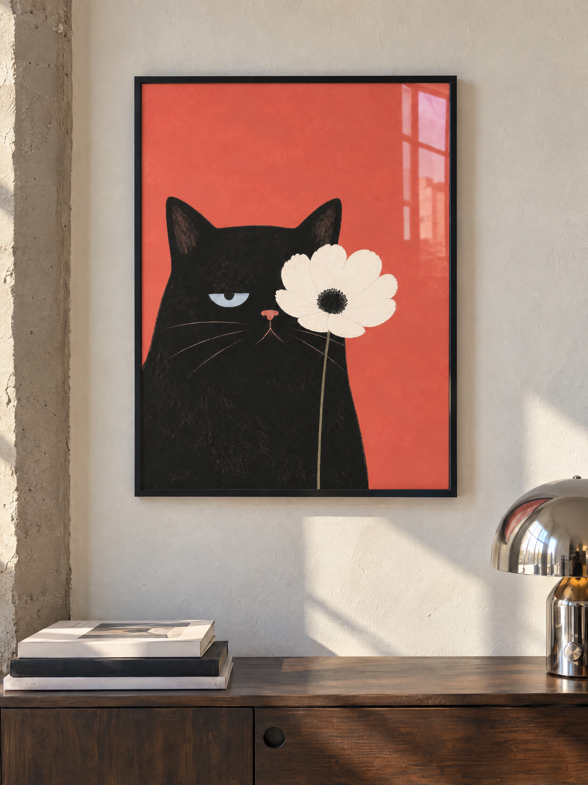 Gerahmter Kunstdruck Netter Versuch mit schwarzer Katze und weißer Blume in einem hellen modernen Raum
