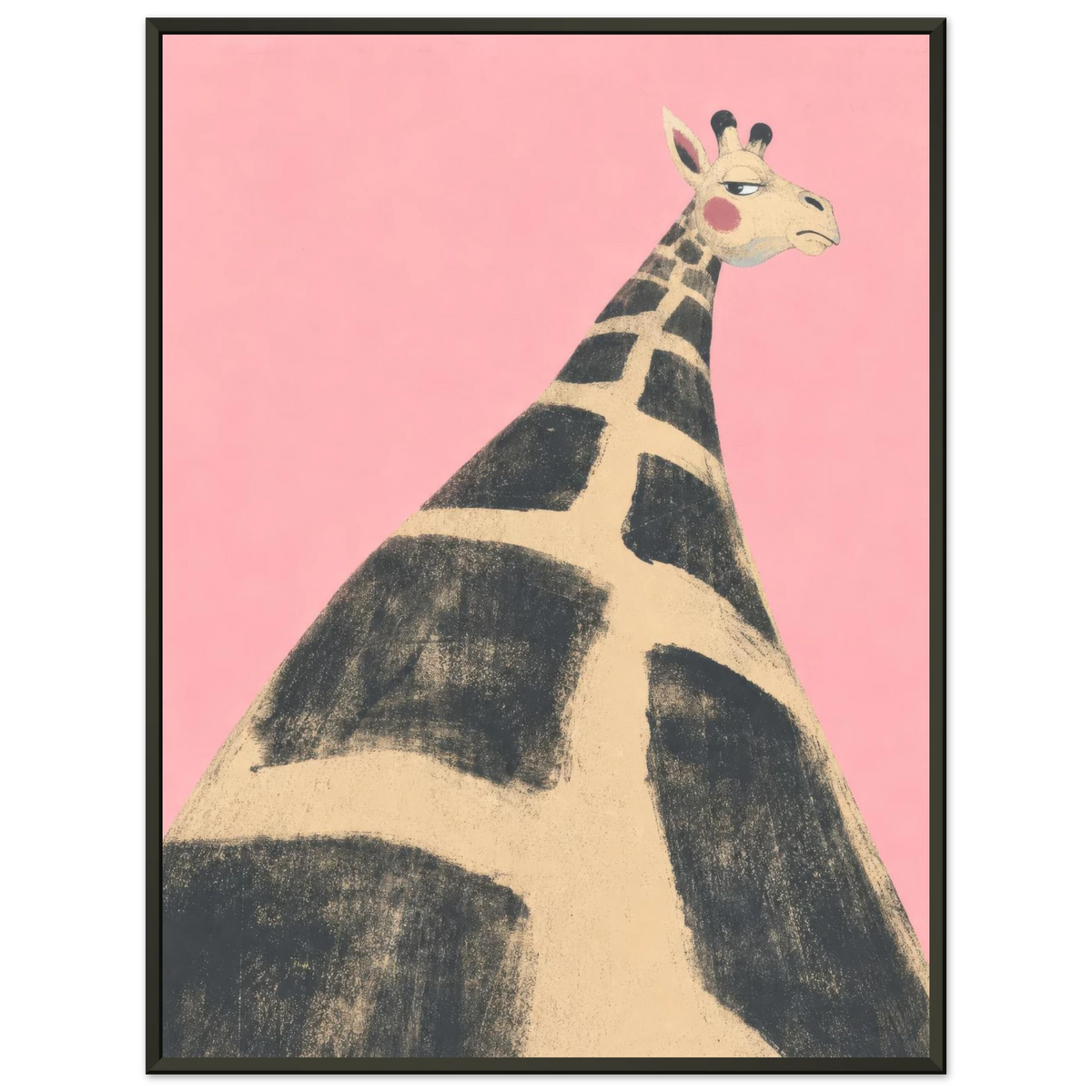 Eine Giraffe blickt vor rosa Hintergrund nach unten. — Von oben