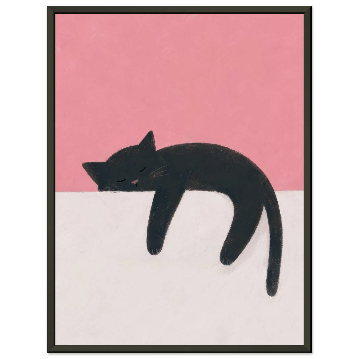Schlafende schwarze Katze mit Pfoten und Schwanz über einem cremefarbenen Rand vor korallrosa Hintergrund